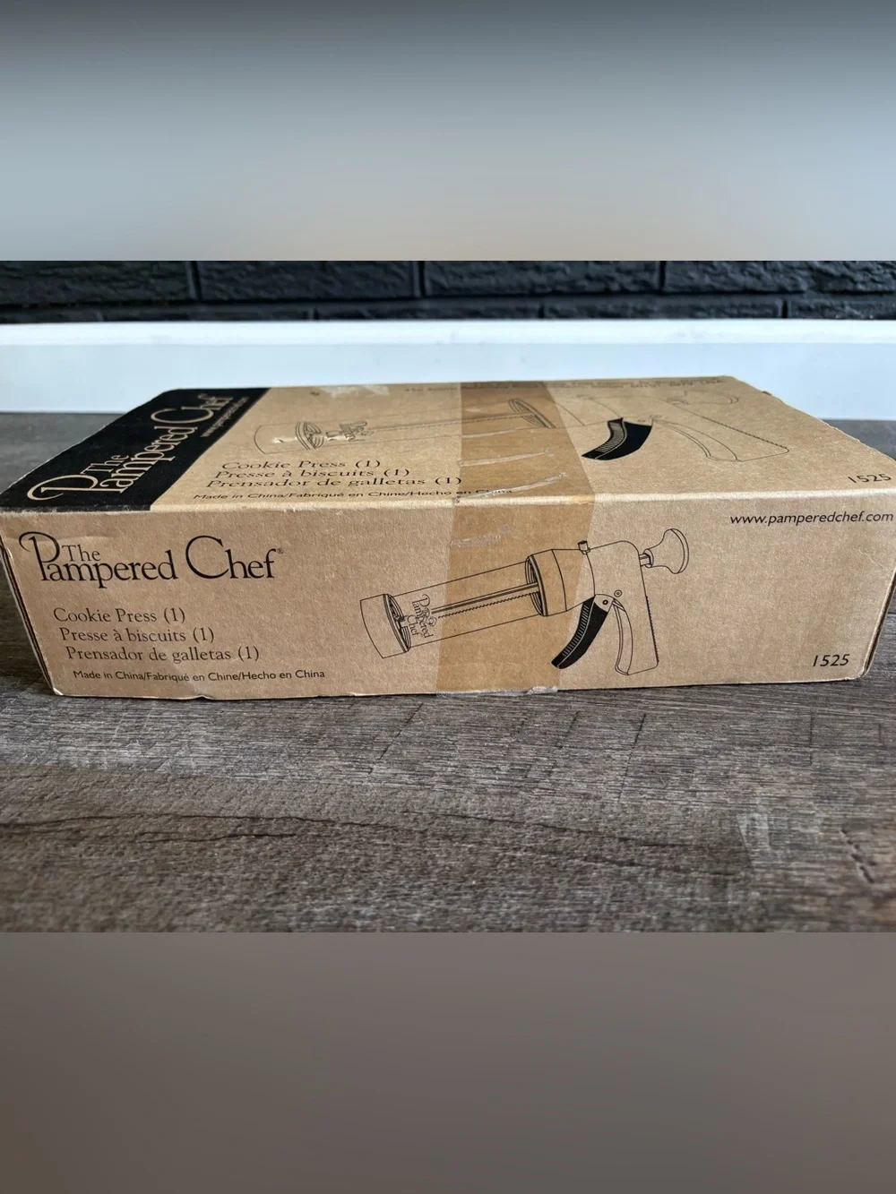 EUC!!! The Pampered Chef White and Gray Cookie Press with Discs